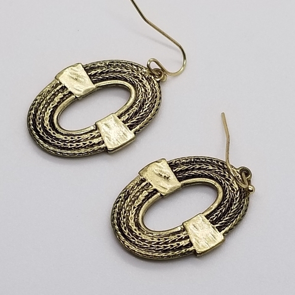 gold tone oval dangle earrings ropelike with cutout - Picture 2 of 3